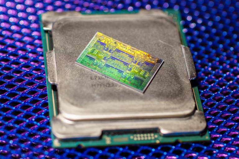 Intel-Skylake-X-procesor-kremik-upoutavka-foto-Fritzchens-Fritz