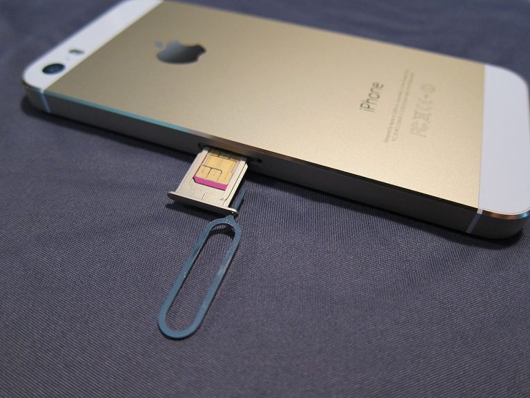 1200px-IPhone_sim_slot