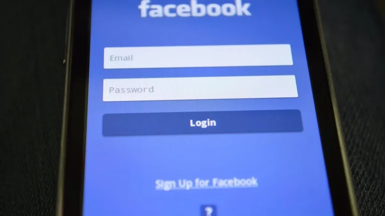 1-lost-access_-heres-how-to-reclaim-your-facebook-account-black-tablet-with-facebook-login