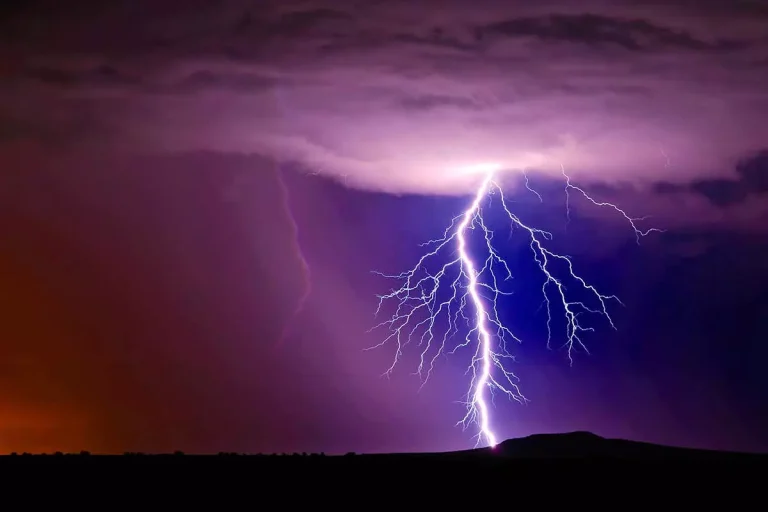 61d2d05749577lightning