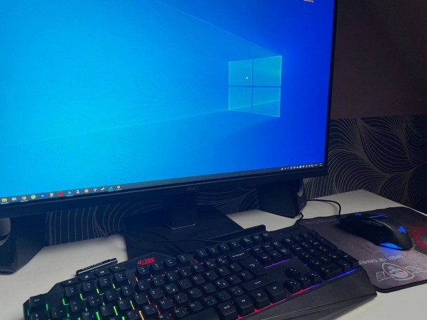 Gamer_PC_monitorral_128802565218284