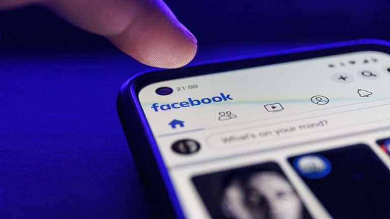 Paris,,France,-,2023,February,16:,Facebook,App,On,Smartphone