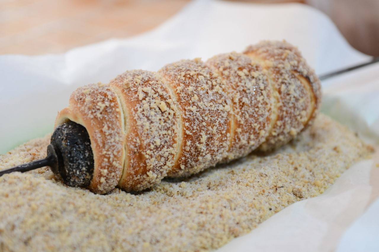 A kürtöskalács titkai: Mibe forgatják és mi teszi különlegessé ezt az édességet?