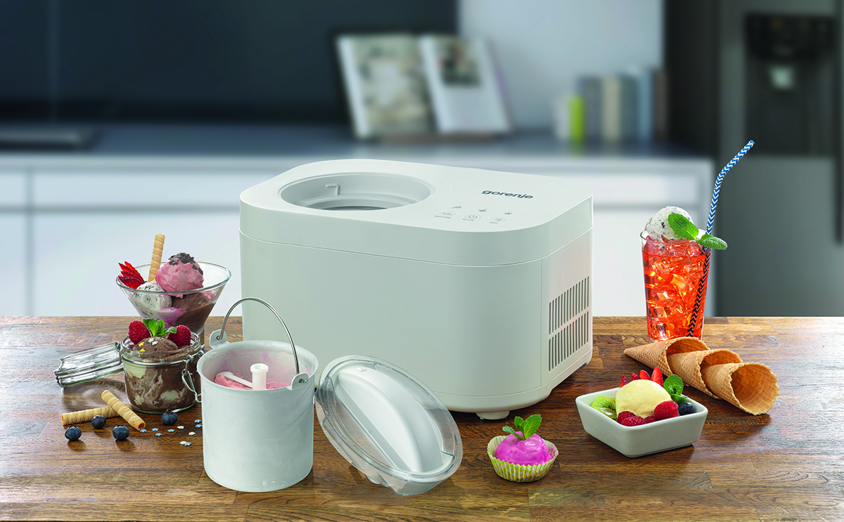 197737_file_print_icecreammaker_icm10w_on_the_kitchen_worktop