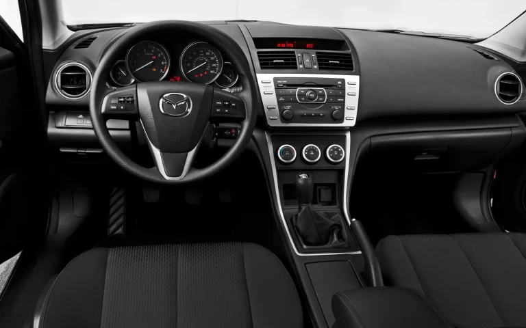 2012-Mazda6-i-Sport-cockpit-2
