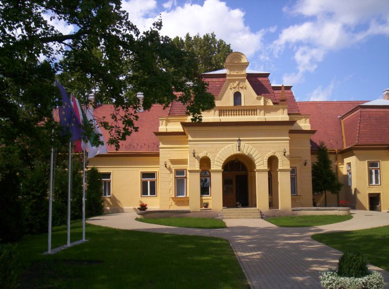 Esterházy-kastély_Szentlőrinc