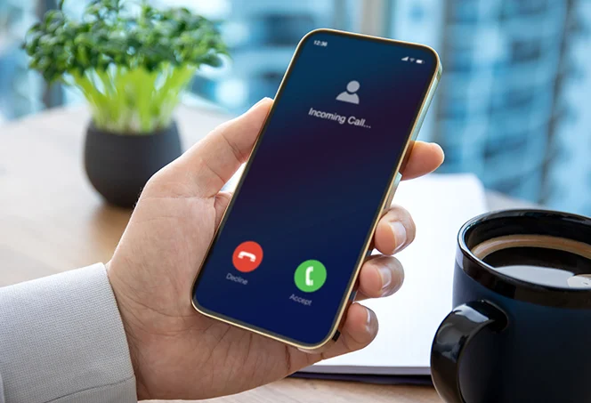 Hogyan jelzi a telefon, ha külföldről telefonálok Magyarországra vagy itthonról külföldre?