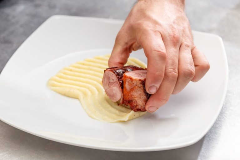 chef-is-serving-2021-08-26-17-51-34-utc-1024x683