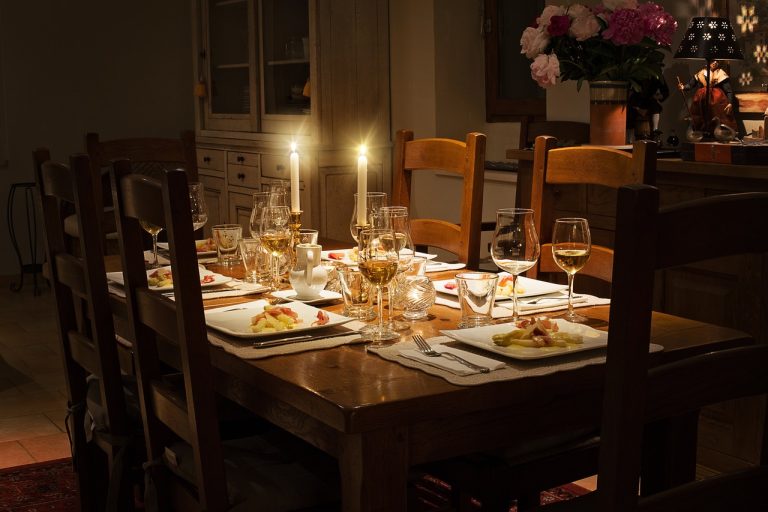 dinner-1433494_1280
