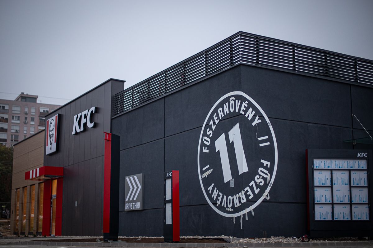A KFC történetének kezdete: hol és mikor nyitotta meg első éttermét a híres gyorsétteremlánc?
