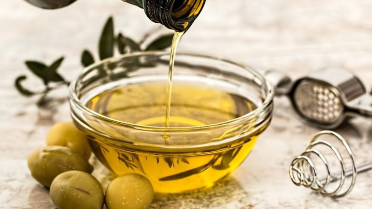 olive-oil-968657_960_720-e1514907776672