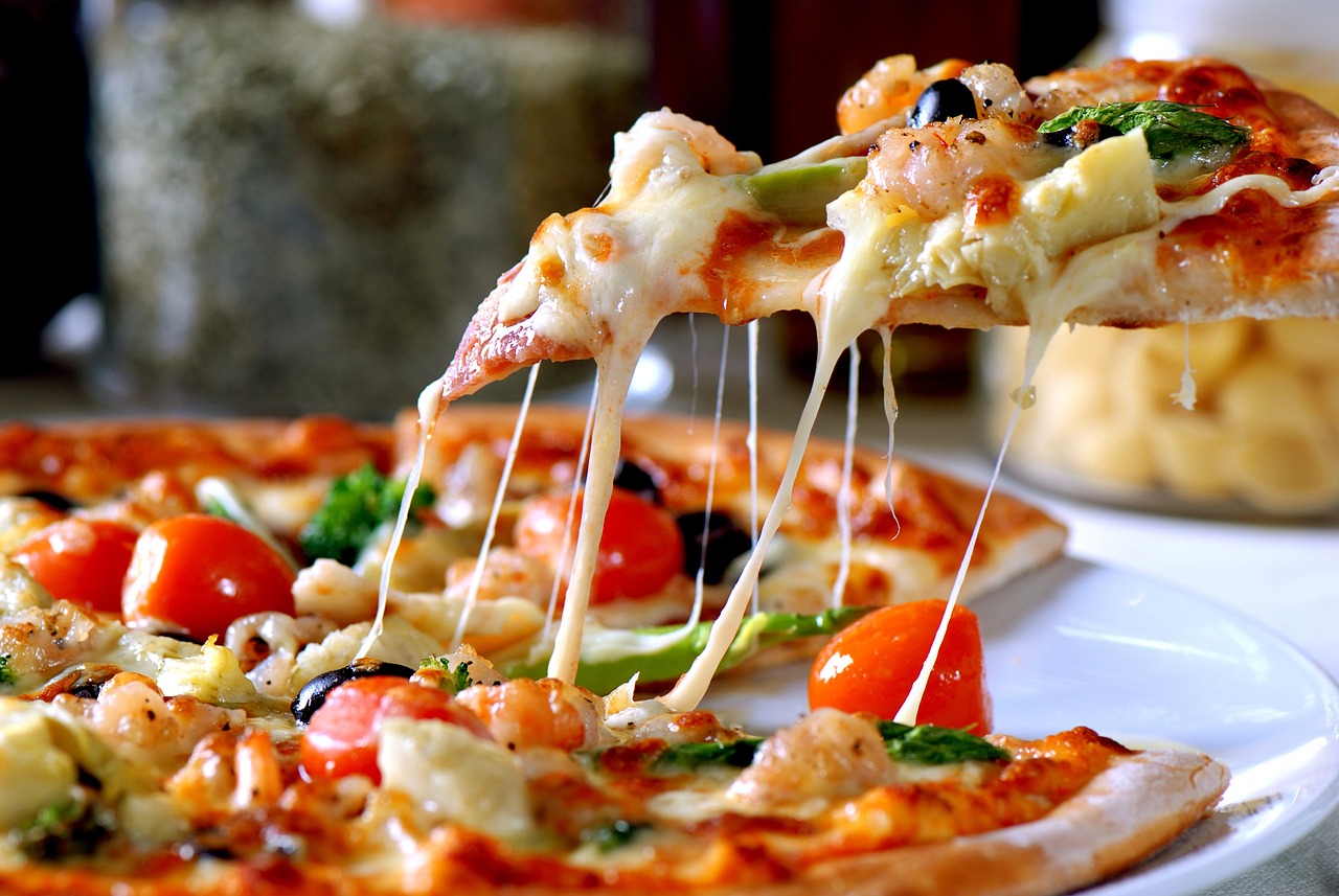 Hogyan készíthetsz nyúlós pizzát a legjobb sajttal? Tippek és trükkök a tökéletes pizza élményhez