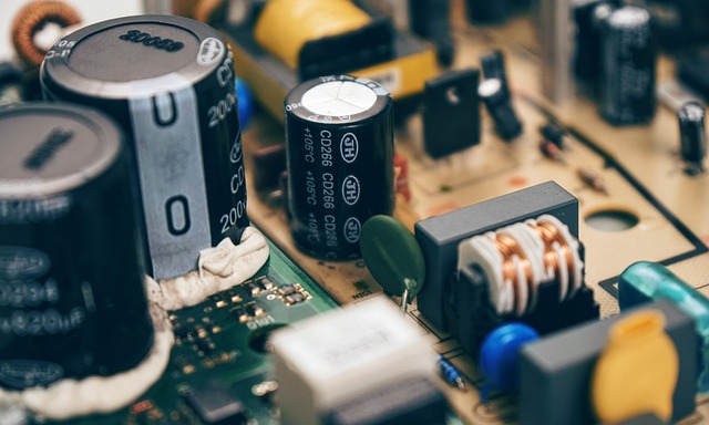 Az elektrolit kondenzátorok működése, felhasználása és legfontosabb tudnivalók
