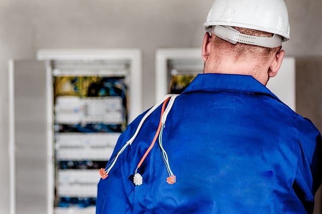 electrician-1080586_640