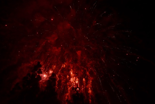 fireworks-2585843_640