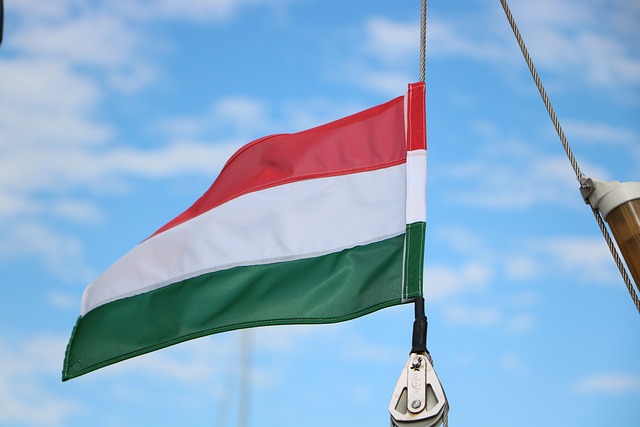 hungarian-flag-2414351_640