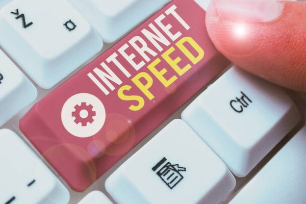 Mit értünk optimális letöltési és feltöltési sebesség alatt? Hogyan befolyásolják ezek a mindennapi internet használatot?