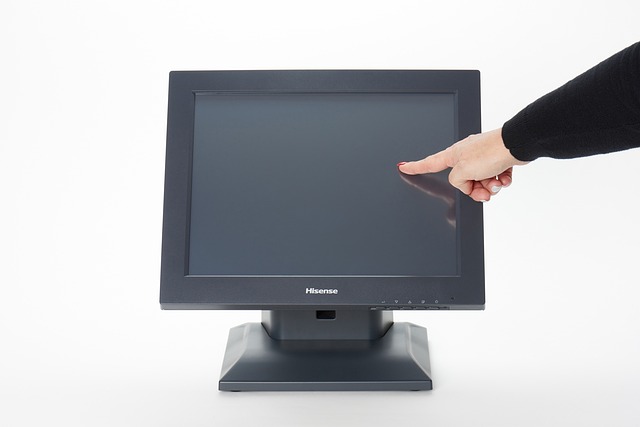 Monitor fekete képernyő bekapcsolás után – okok és megoldások