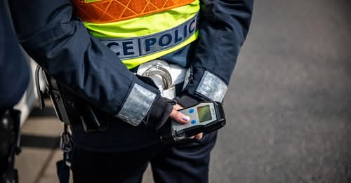 Vége az ittas vezetésnek: Új kötelező eszköz érkezhet az autókba ami segíthet visszaszorítani az ittas vezetést