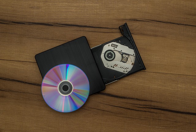 Hogyan nézhetünk DVD-t Windows 11 alatt internetkapcsolat nélkül a beépített alkalmazásokkal?