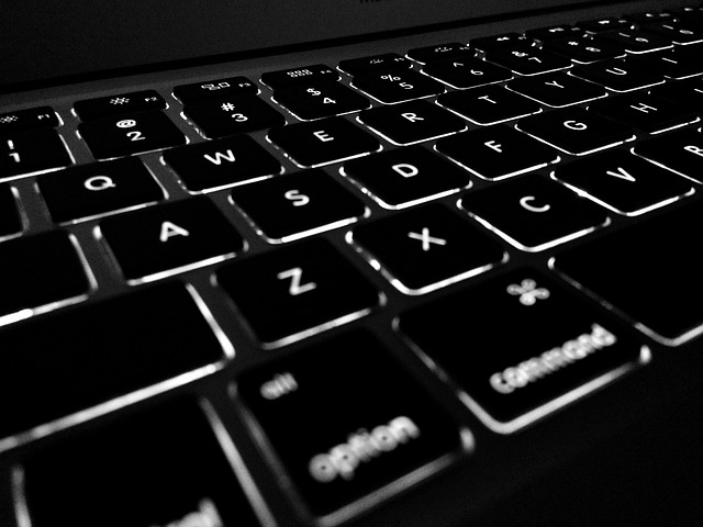 Warum leuchtet meine Tastatur nur noch bei Tastendruck? – Ursachen und Lösungen für das Problem