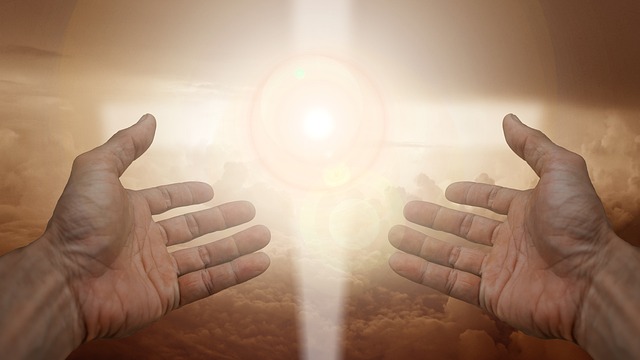 hands-3452571_640