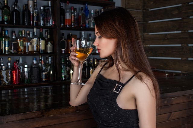 woman-1064664_640