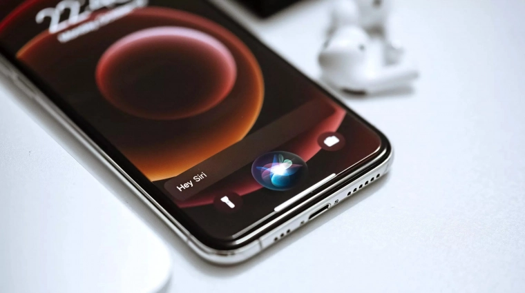 Az Apple új alapokra helyezi a Sirit: Átfogó csapatátalakítás a jobb teljesítményért