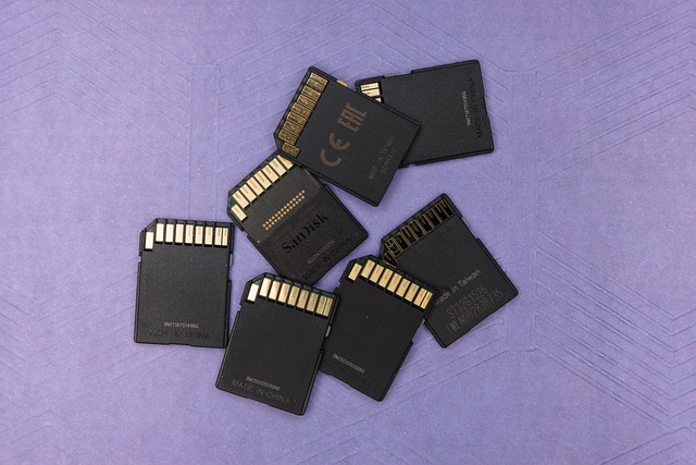 Helyettesíthető-e a normál SD-kártya microSD-kártyával és adapterrel?