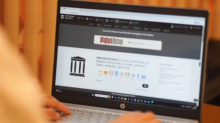 Az amerikai kormány hivatalos könyvtáraként üzemel tovább az Internet Archive
