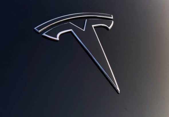 Hatalmas bírságot kapott a Tesla
