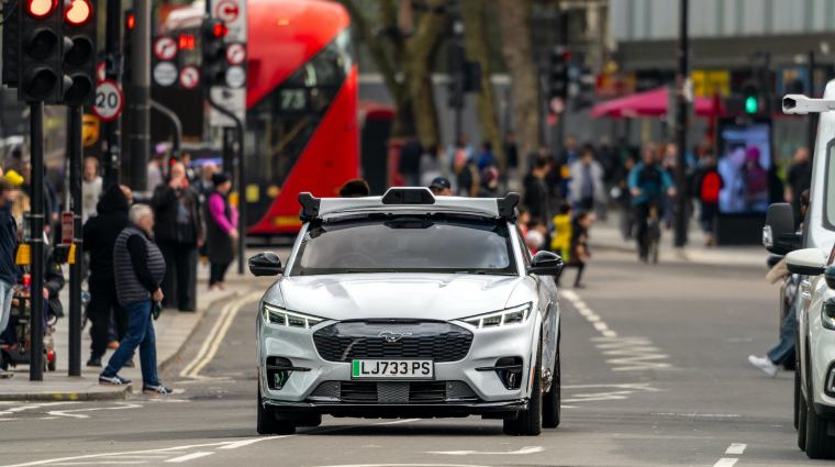 Az Nvidia 500 millió dollárt borít a robotaxikra, nehogy ők maradjanak ki a jövő nagy bulijából