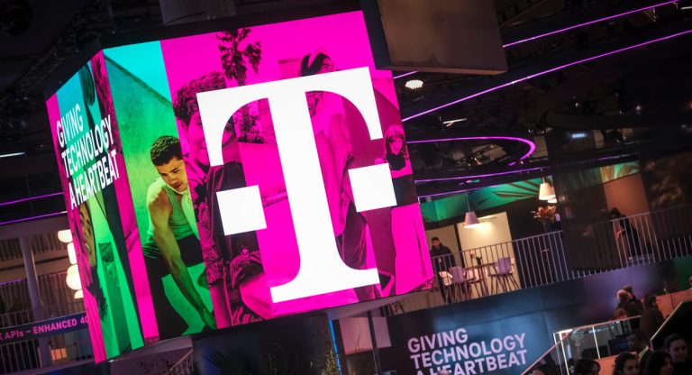 Ne lepődj meg, ha a napokban elmegy a net vagy a telefon: jön a hálózatfejlesztés a Telekomnál!